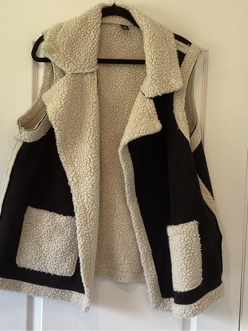 SHEIN Black & Cream Faux Sherpa Reversible Vest 3XL Euc